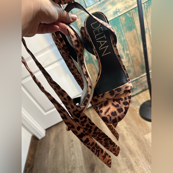 Deltan Makenna Jaguar Print Ankle Wrap
Dress Sandals women size 7.5 - Picture 6 of 17
